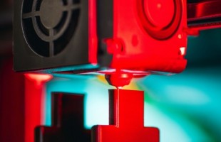 3D tisk se světlem a umělou inteligencí vytváří kvalitnější produkty